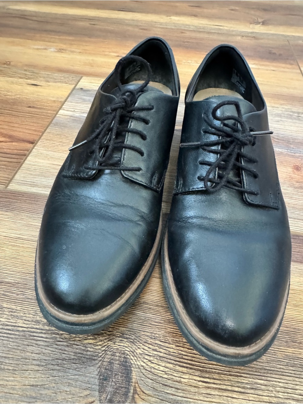 Clarks Collection  Black Leather Contrast Welt